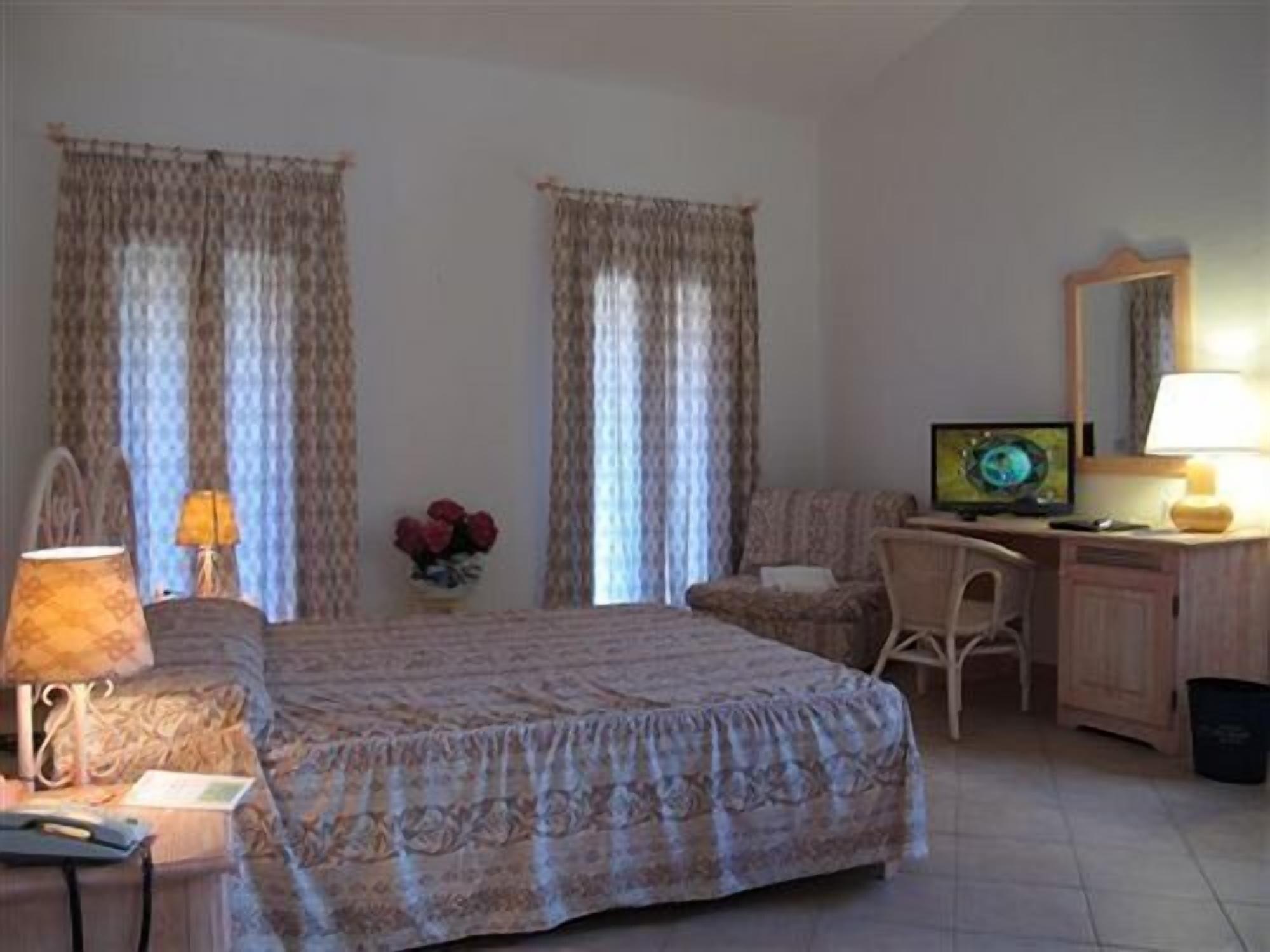 Godo Beach Hotel Baja Sardinia Εξωτερικό φωτογραφία